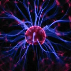En plasmakula som skjuter ut blå och lila mönster.  Foto.