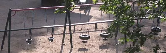 Bild ovanifrån på gungställning. Foto.